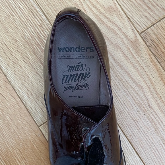 Wonders Burgundy and Black Heels - Picture 3 of 4